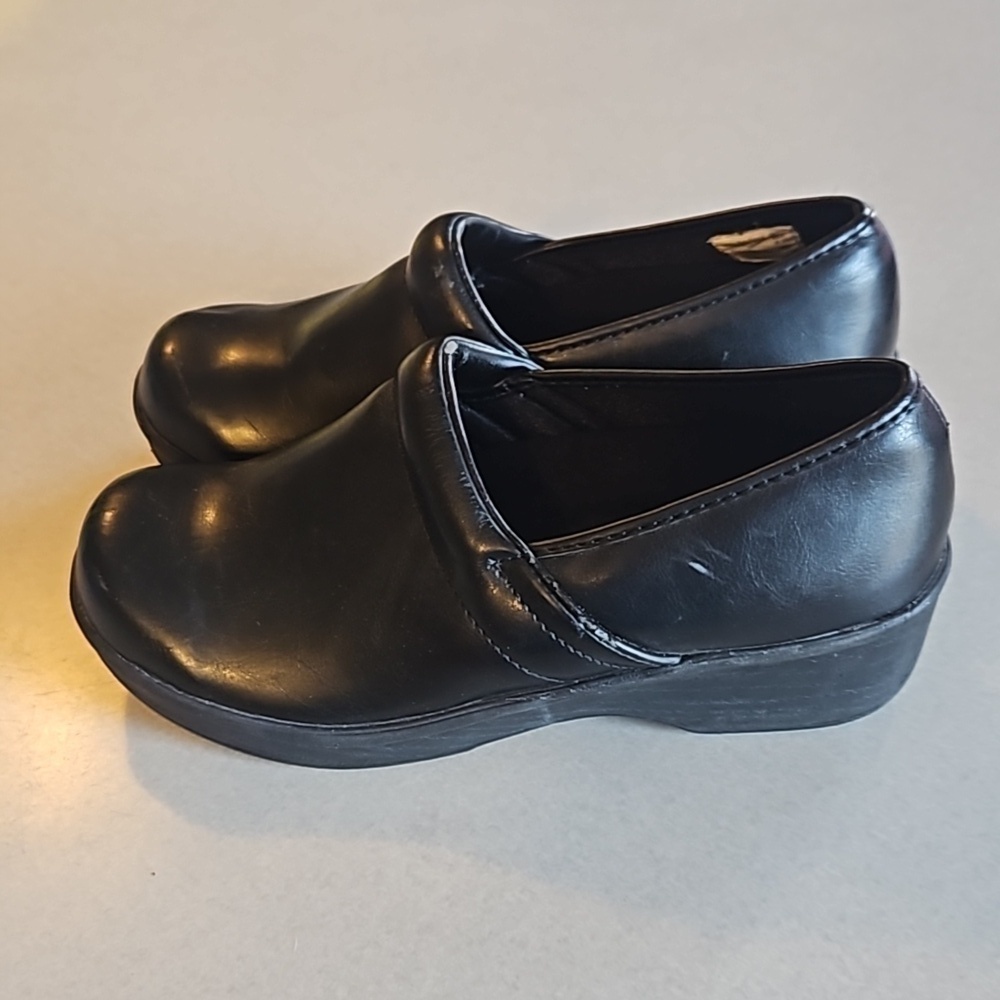 Predictions black clogs
